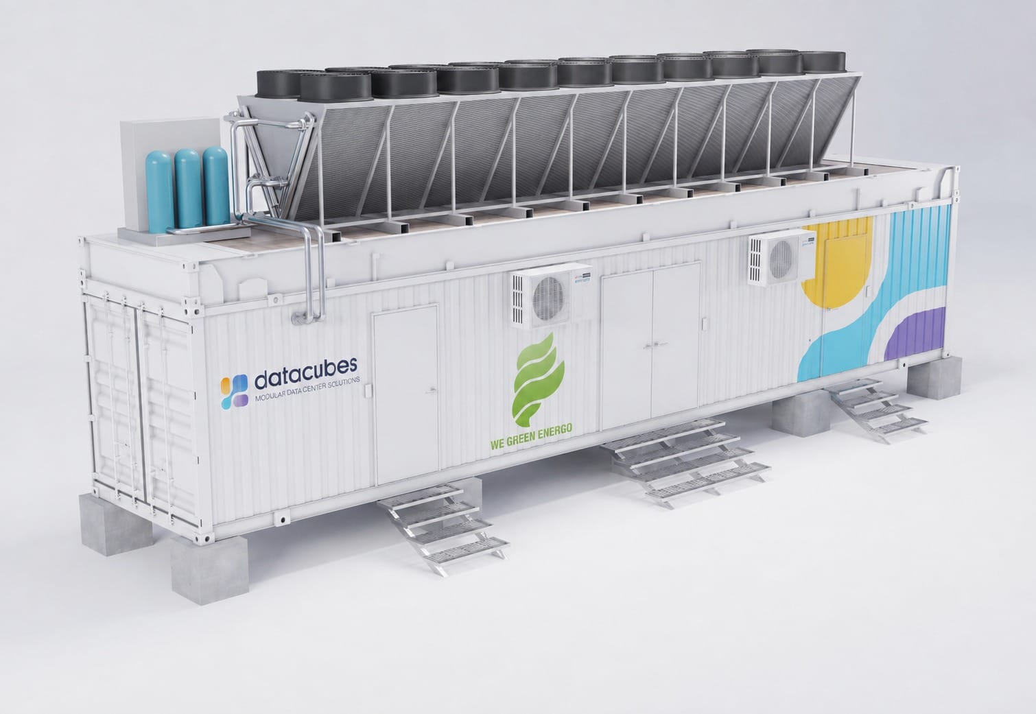 屋根上に冷却設備を備え、WE GREEN ENERGO と datacubes のブランド表示があるモジュール式コンテナの構想レンダリング。